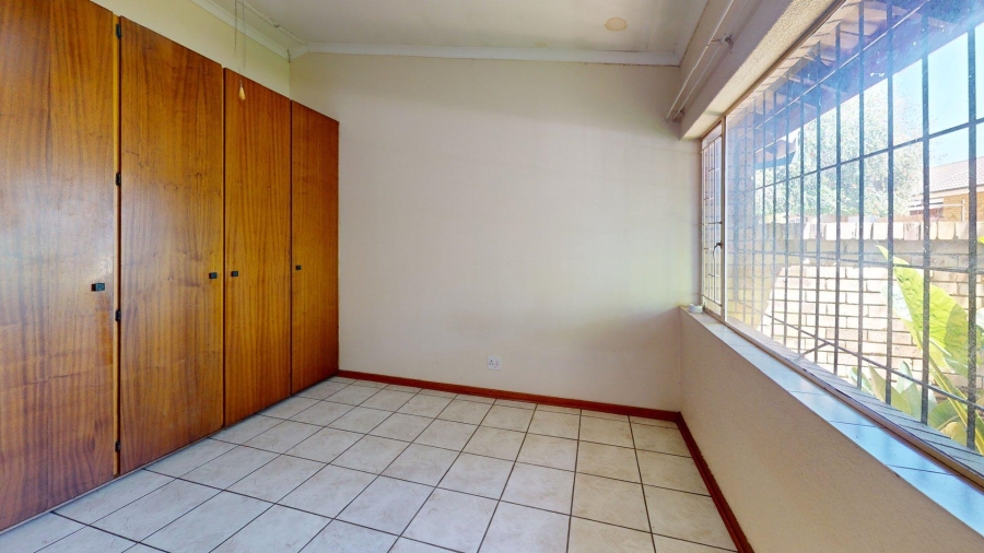 28 Bedroom Property for Sale in Kannoniers Park North West